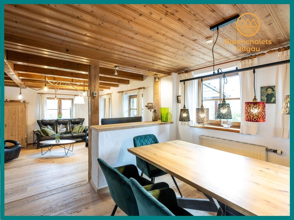 Living room, Photo of the whole room, Seating area, Dining area