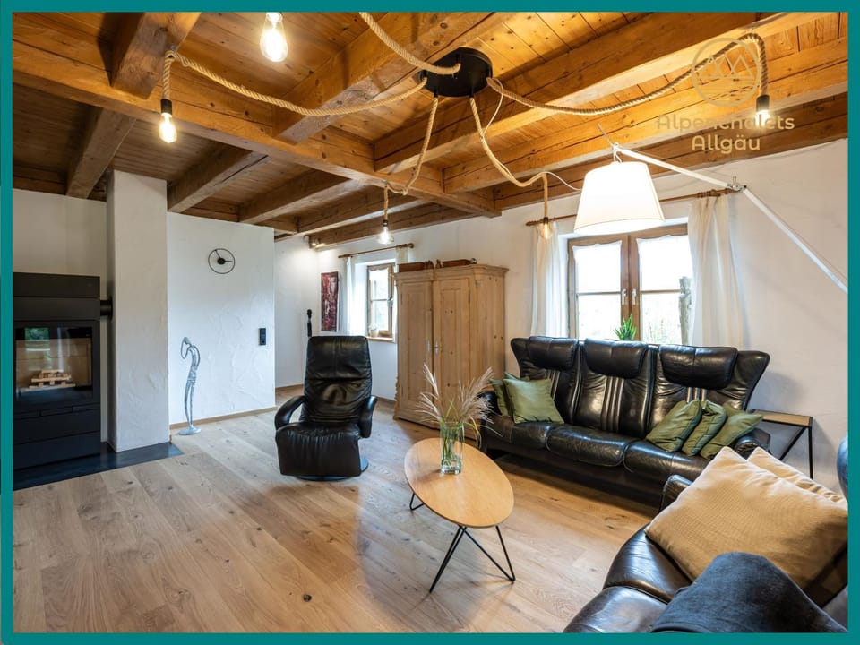 Living room, Seating area, fireplace