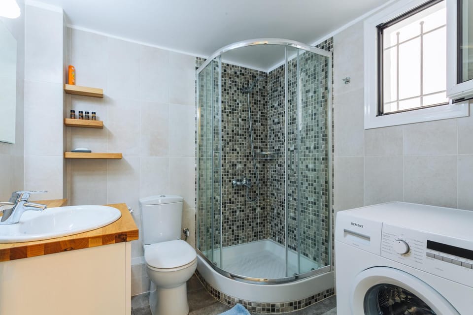 Bathroom, washing machine