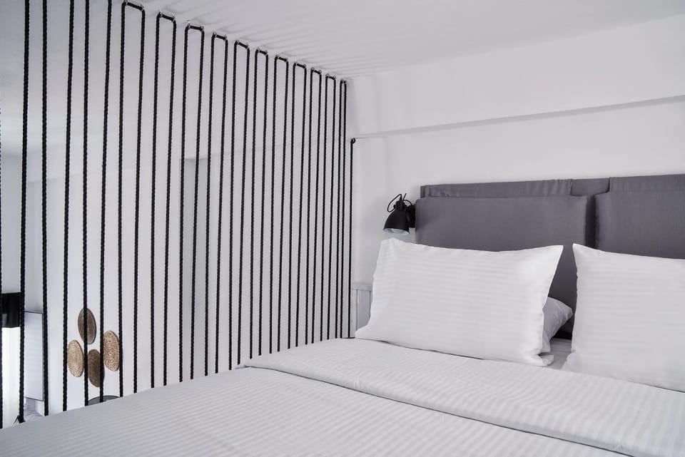 Bed, Photo of the whole room, Decorative detail, Bedroom
