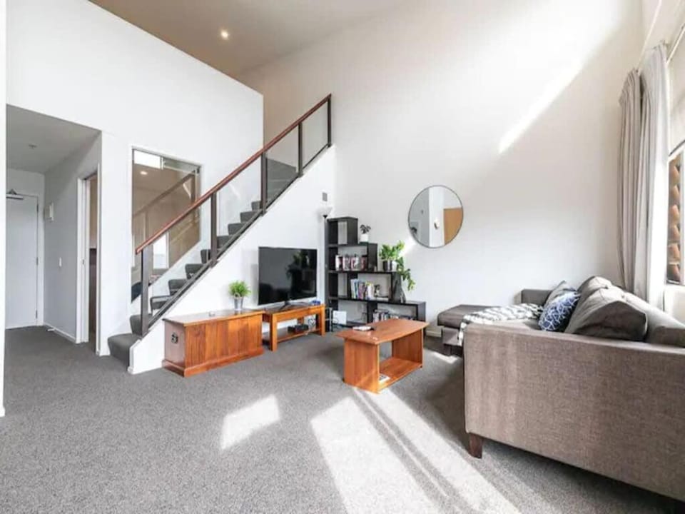 Roomy Loft 2 Bedroom with Free Parking Zodiak Stays Apartment in Auckland