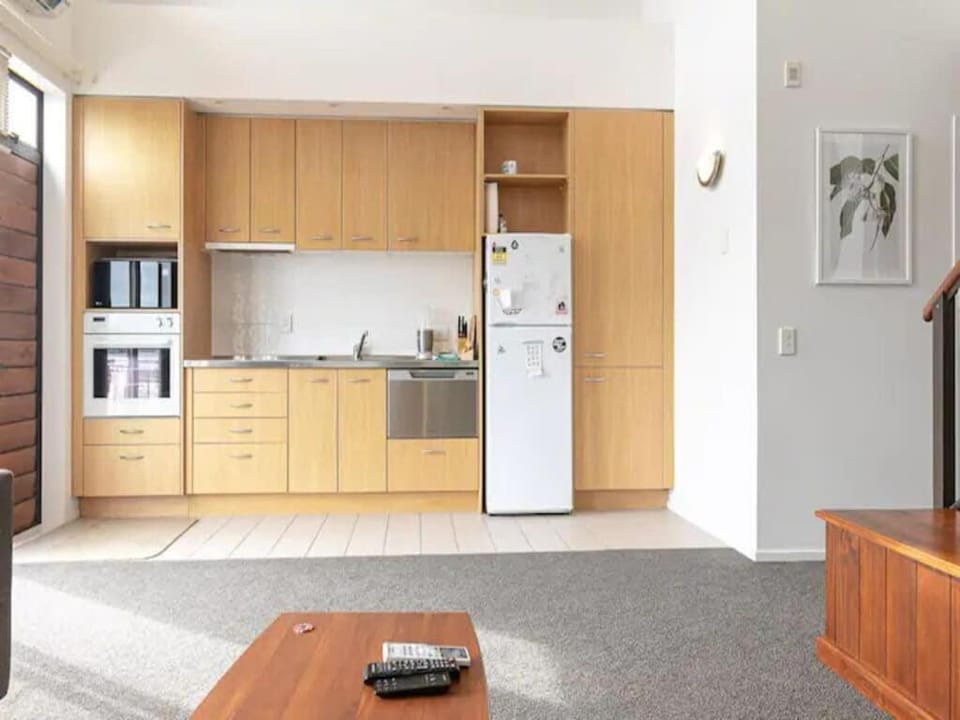 Roomy Loft 2 Bedroom with Free Parking Zodiak Stays Apartment in Auckland