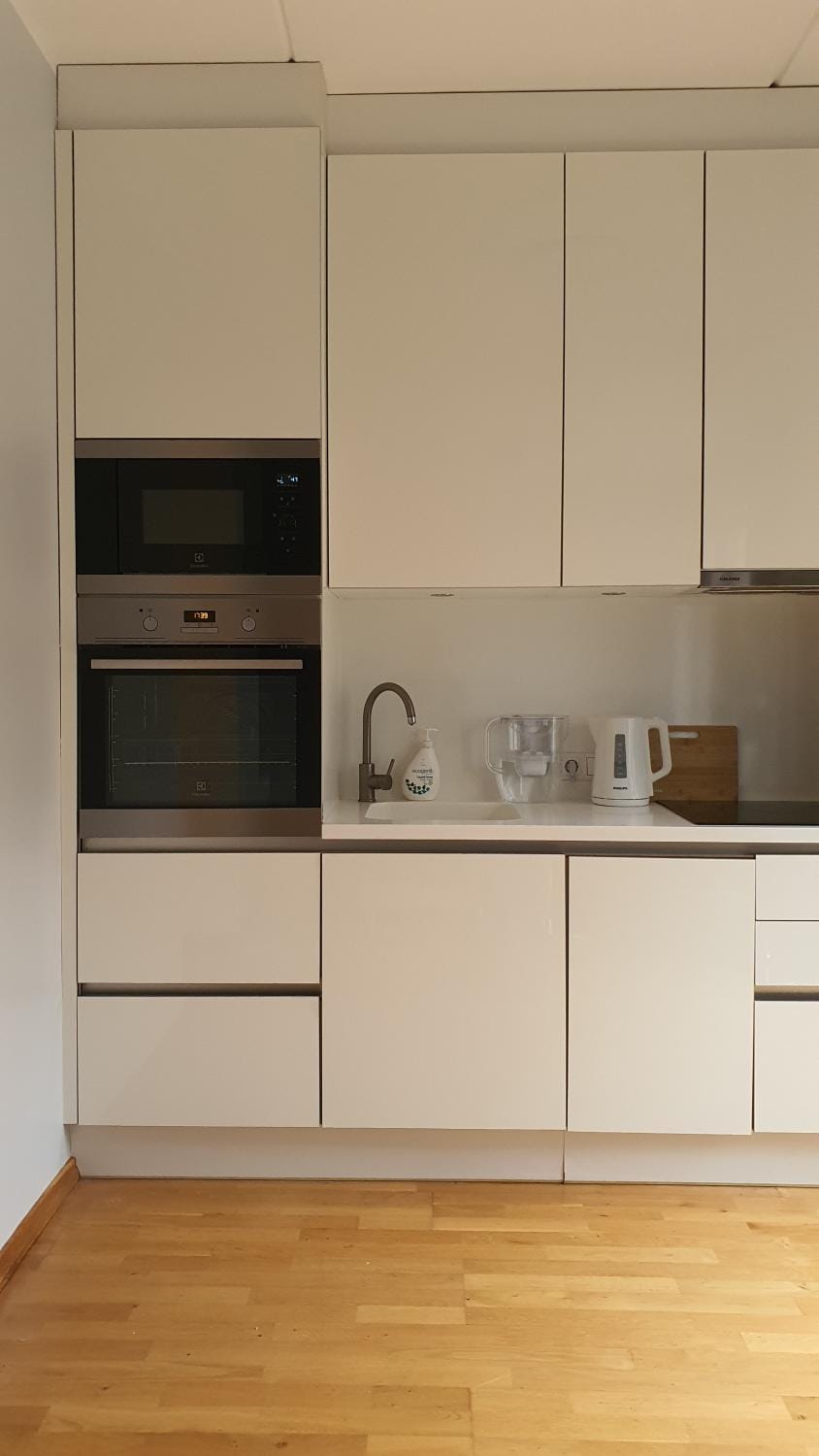 Coffee/tea facilities, Kitchen or kitchenette, stove