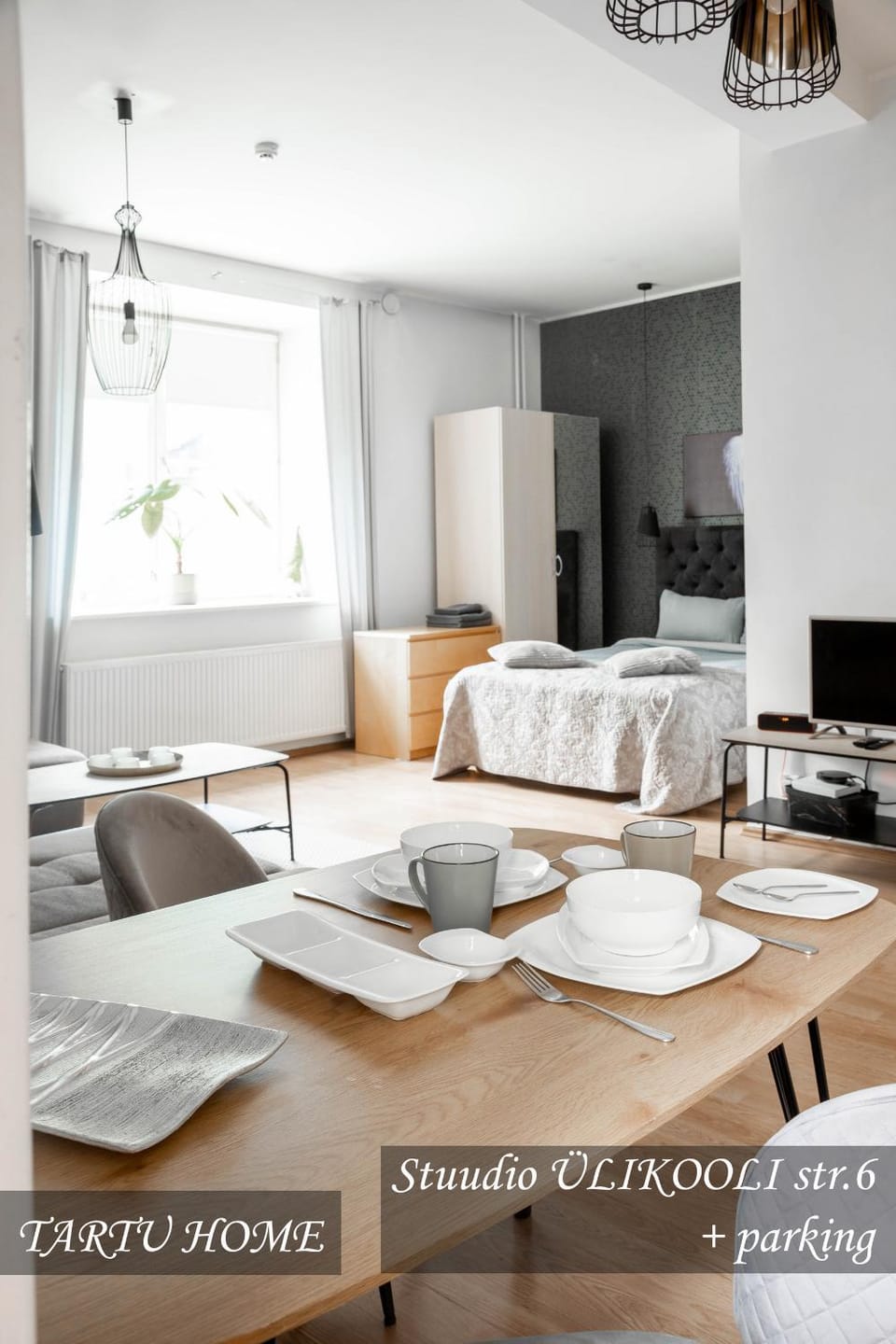 Bed, Living room, Photo of the whole room, Dining area