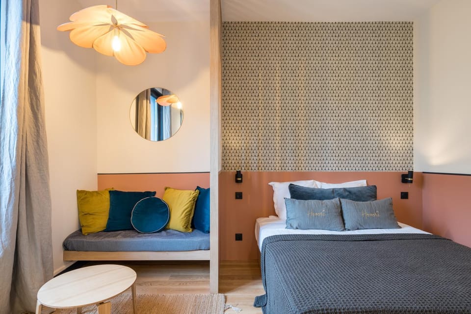Bed, Living room, Photo of the whole room, Bedroom