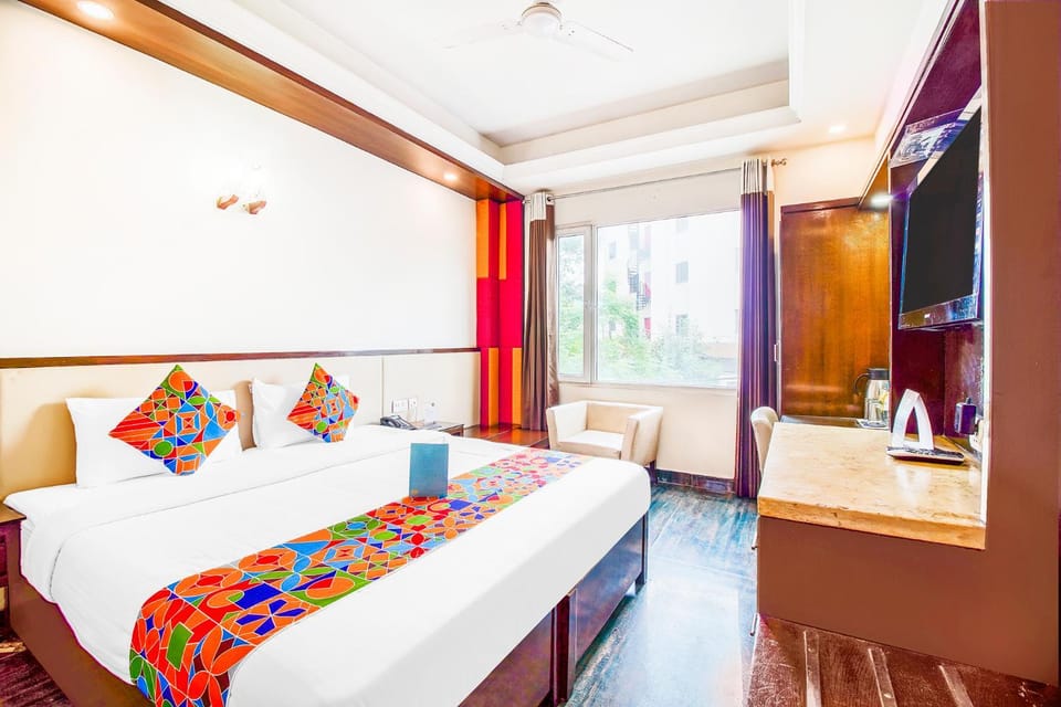 Bed, TV and multimedia, Bedroom