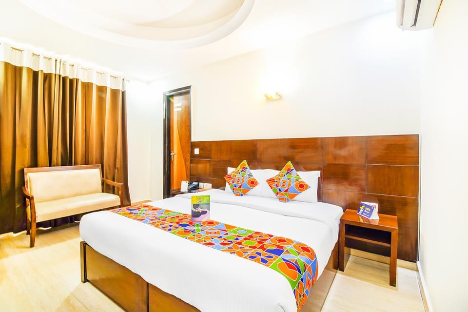 Bed, Seating area, Bedroom