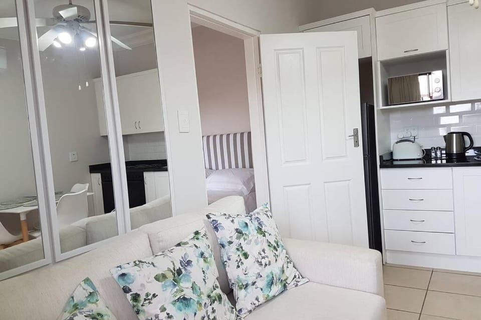 Innes Road Durban Accommodation One Bedroom Unit Apartment in Durban