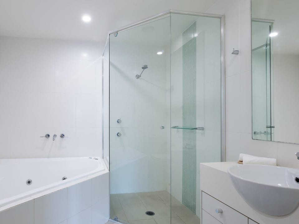 Pacific Blue 245-265 Sandy Point Rd - Dual Key Access, air conditioned unit with resort facilities and linen supplied Apartment in Corlette