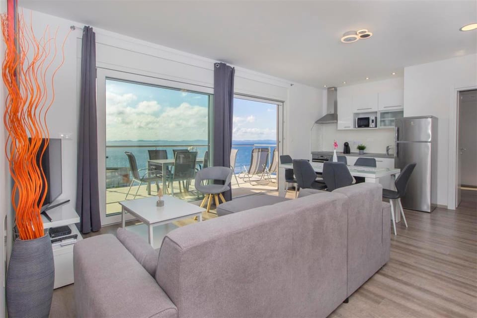 Kitchen or kitchenette, Living room, Dining area