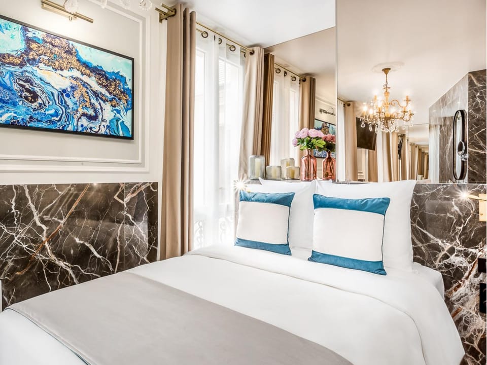 Bed, Photo of the whole room, Decorative detail, Bedroom
