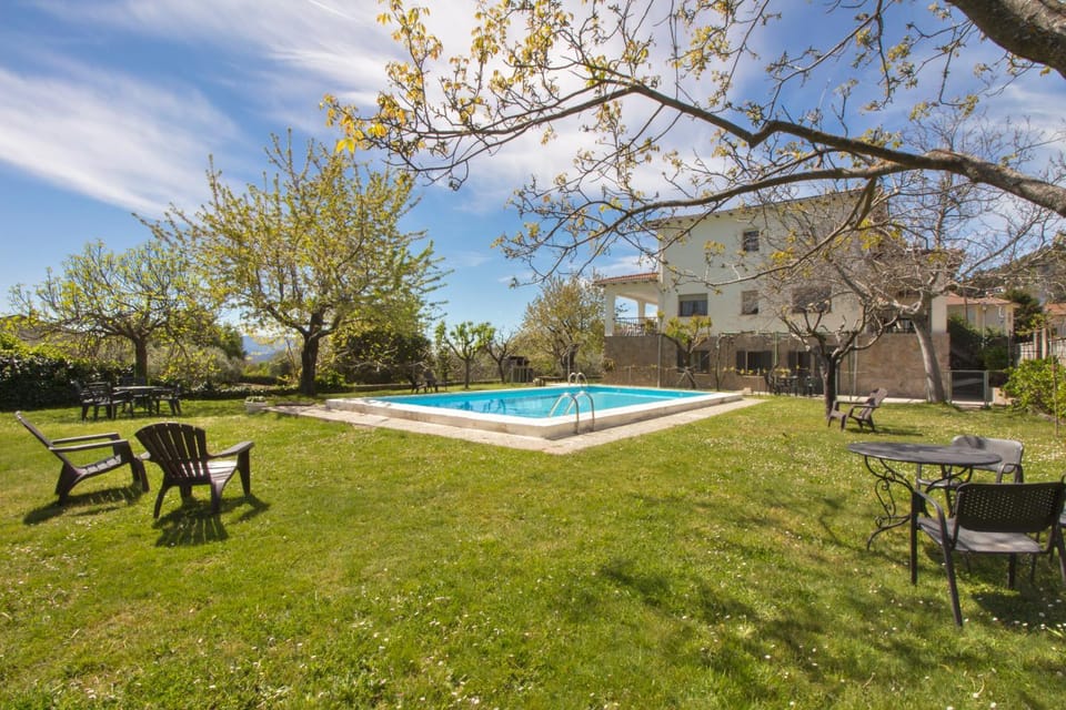 Garden, Swimming pool, Swimming pool