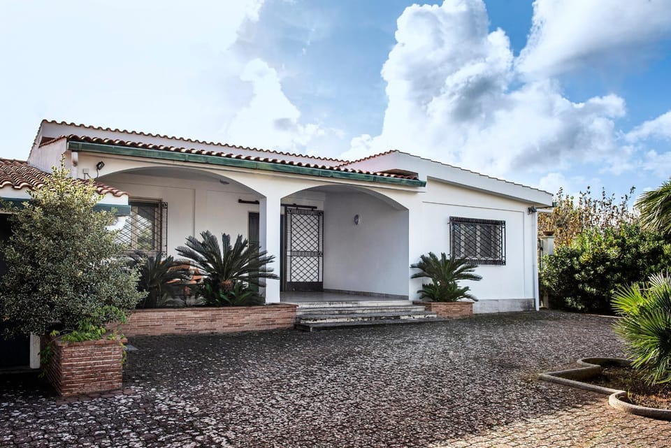 Property building, Patio, Garden