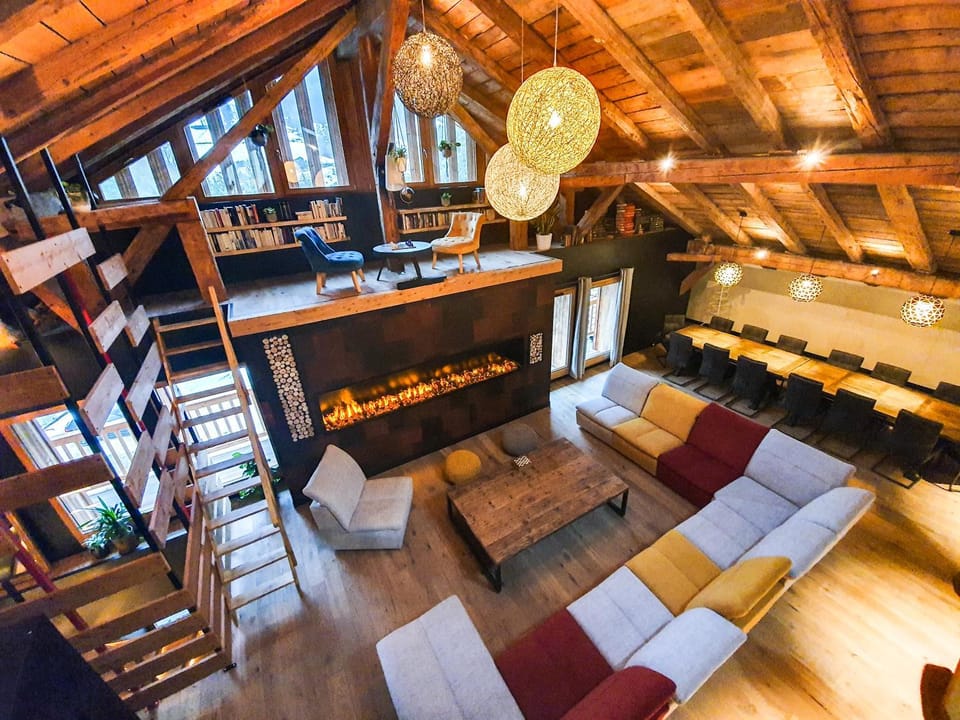 Communal lounge/ TV room, Library, Living room, Lounge or bar