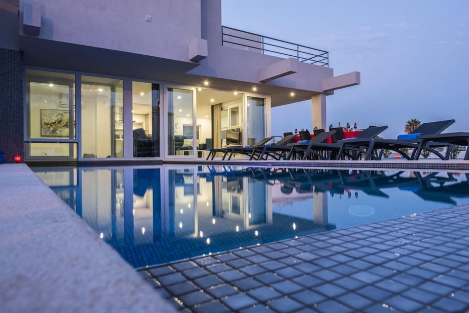 Balcony/Terrace, Swimming pool, sunbed