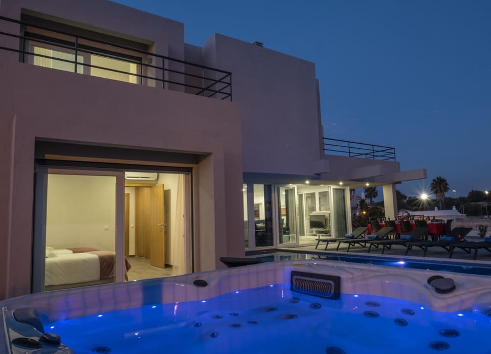 Property building, Spa and wellness centre/facilities, Swimming pool