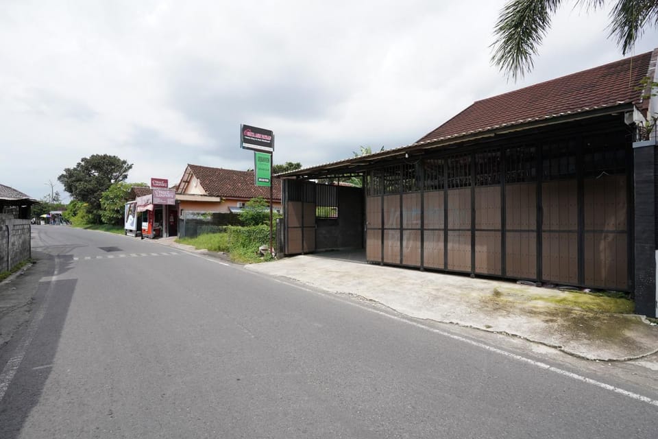 Facade/entrance