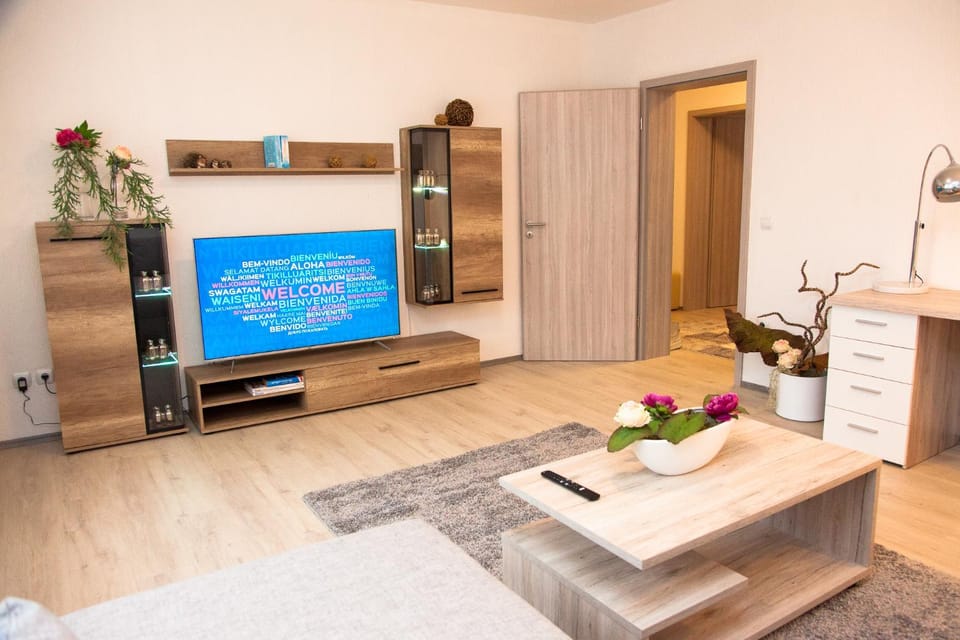 Communal lounge/ TV room, TV and multimedia, Evening entertainment