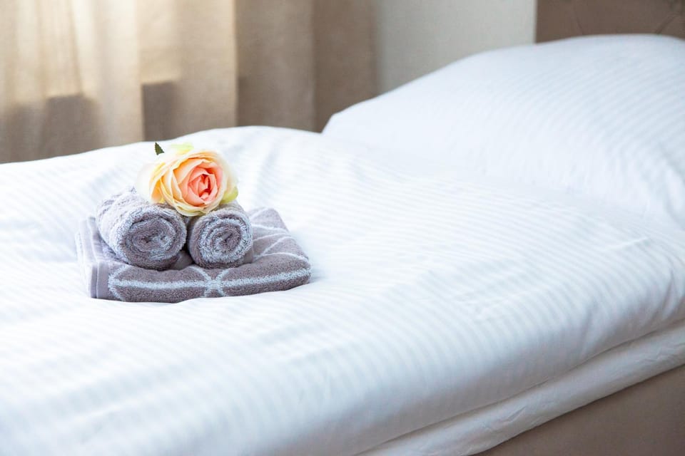 Bed, Photo of the whole room, Bedroom, towels