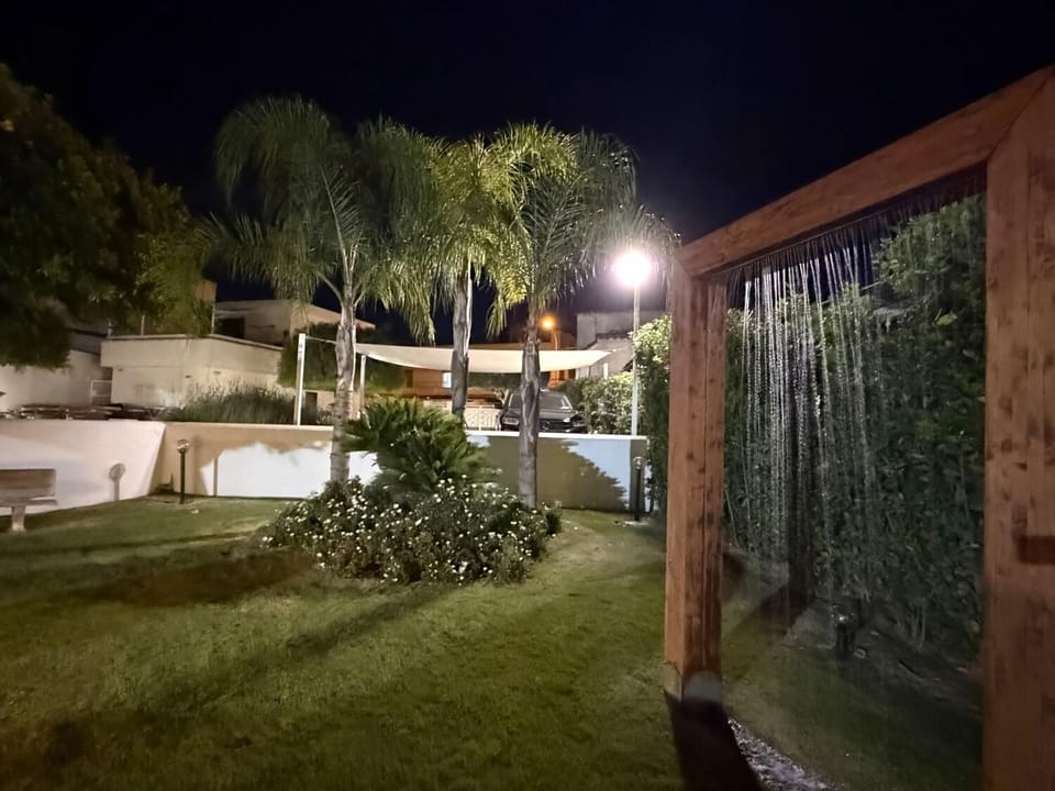 Shower, Facade/entrance, Night, Garden, Garden view