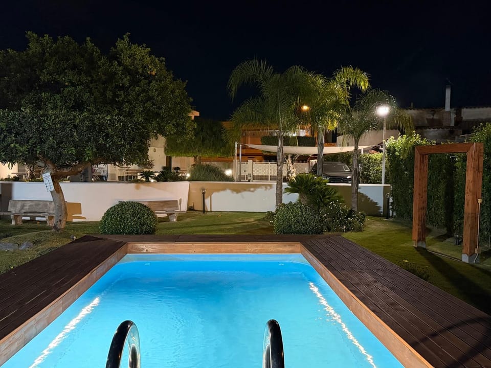 Shower, Property building, Garden view, Pool view, Swimming pool, Swimming pool