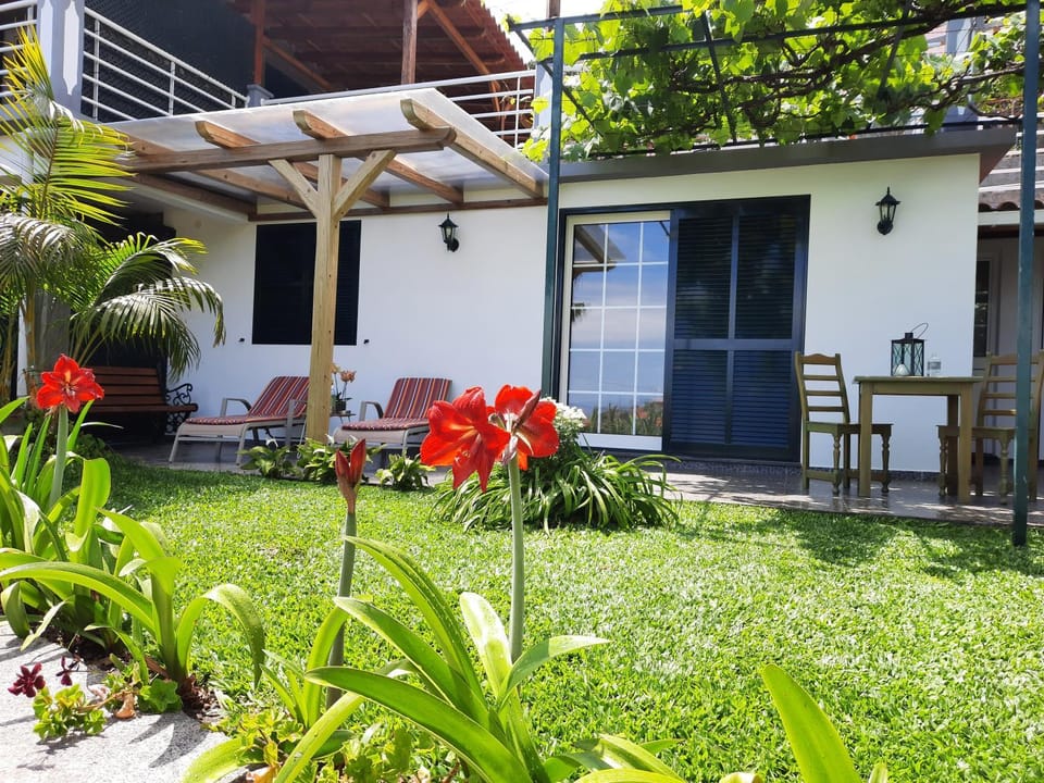 Patio, Facade/entrance, Garden, Dining area, City view, Mountain view, Sea view