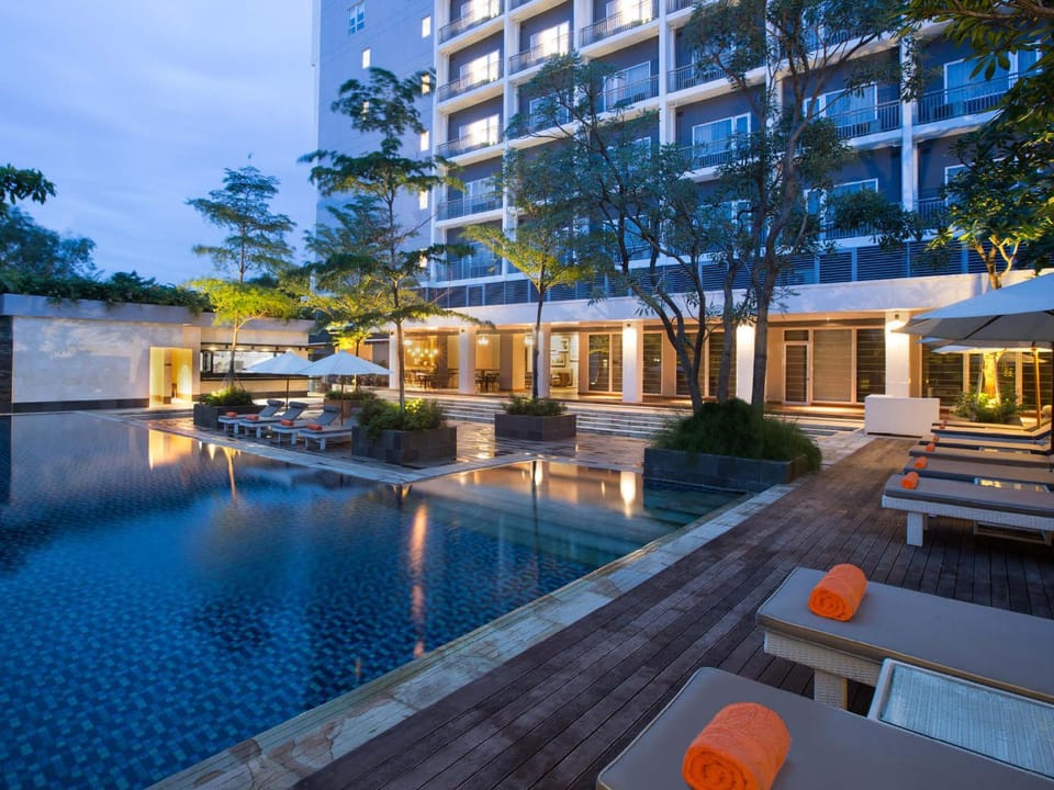 Swimming pool