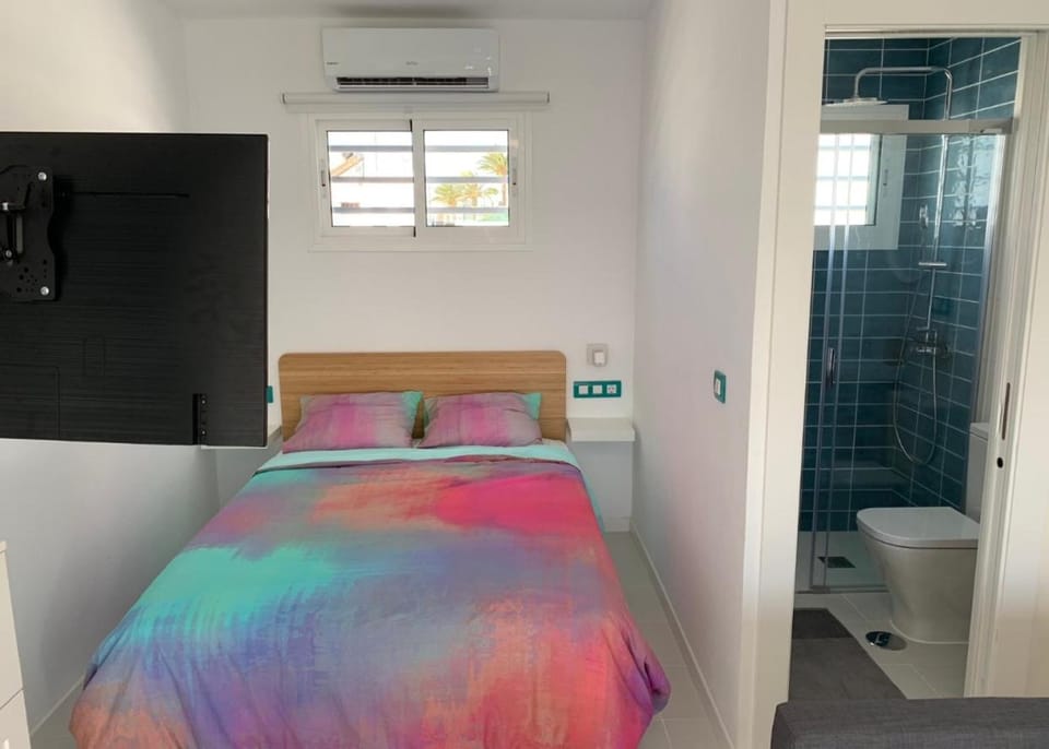 Bed, Photo of the whole room, Bedroom