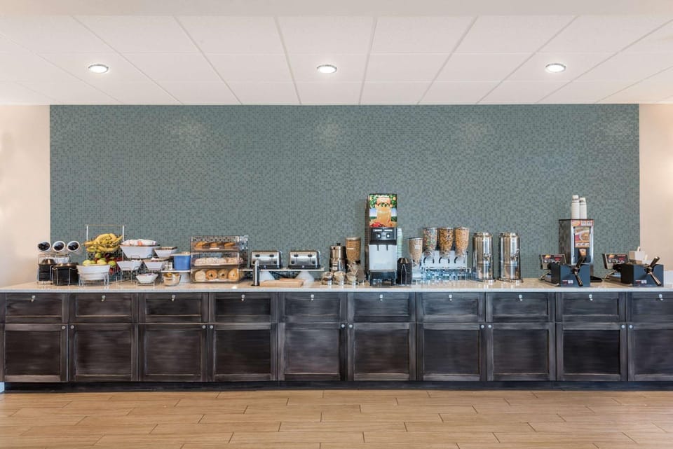 Restaurant/places to eat, Dining area, On site, Breakfast