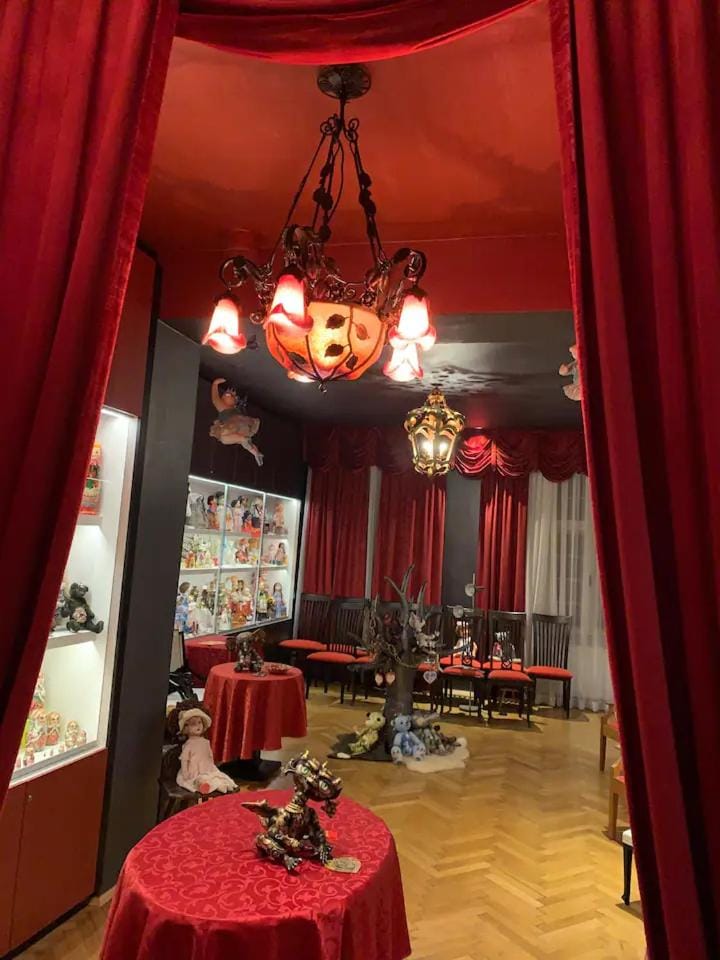 Villa für Präsentationen und Events, Eine Nacht im Puppenmuseum erleben Apartment in Hungary