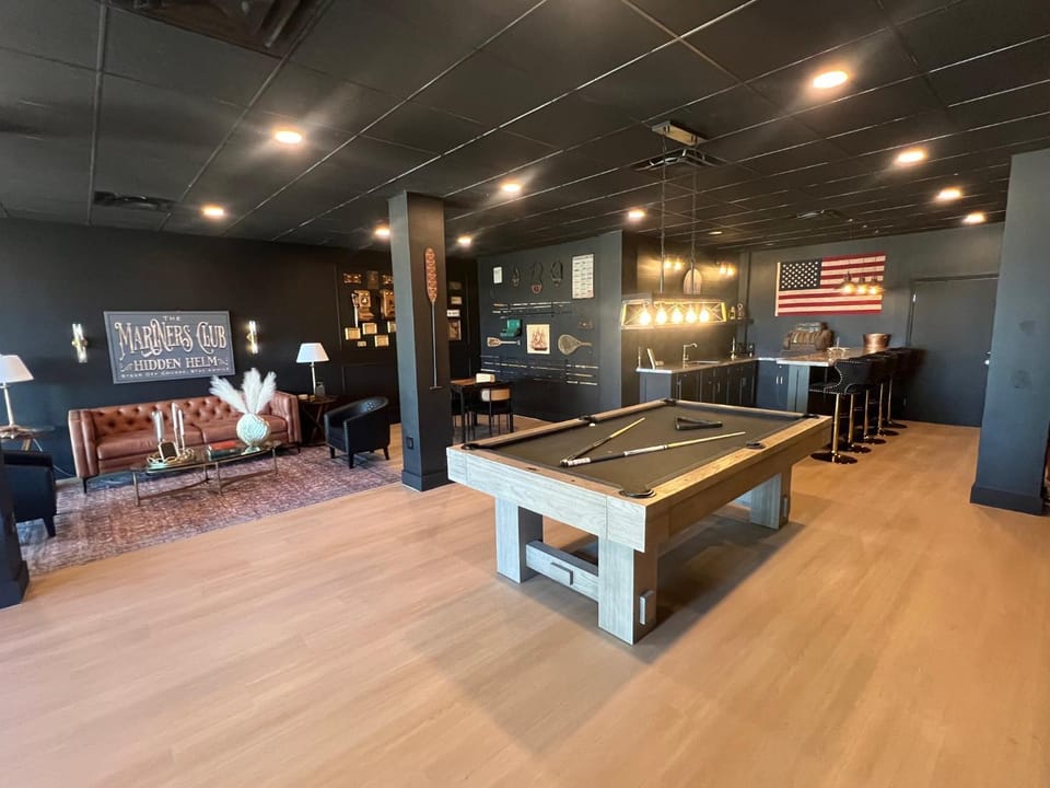 FULL TIME LIC Mgr - MODERN 3 BED 4 BATH VILLA - UPSCALE OCEANFRONT RESORT - INDOOR PICKLEBALL - SPEAKEASY! House in Key Largo