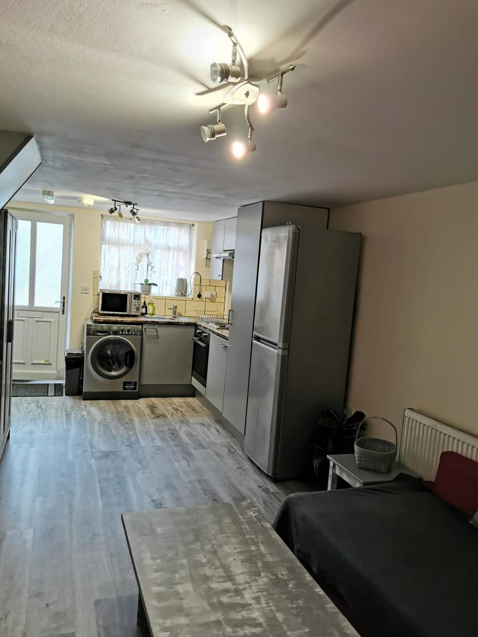 Palaz 1 - 2 Bedroom Garden Flat Apartment in London