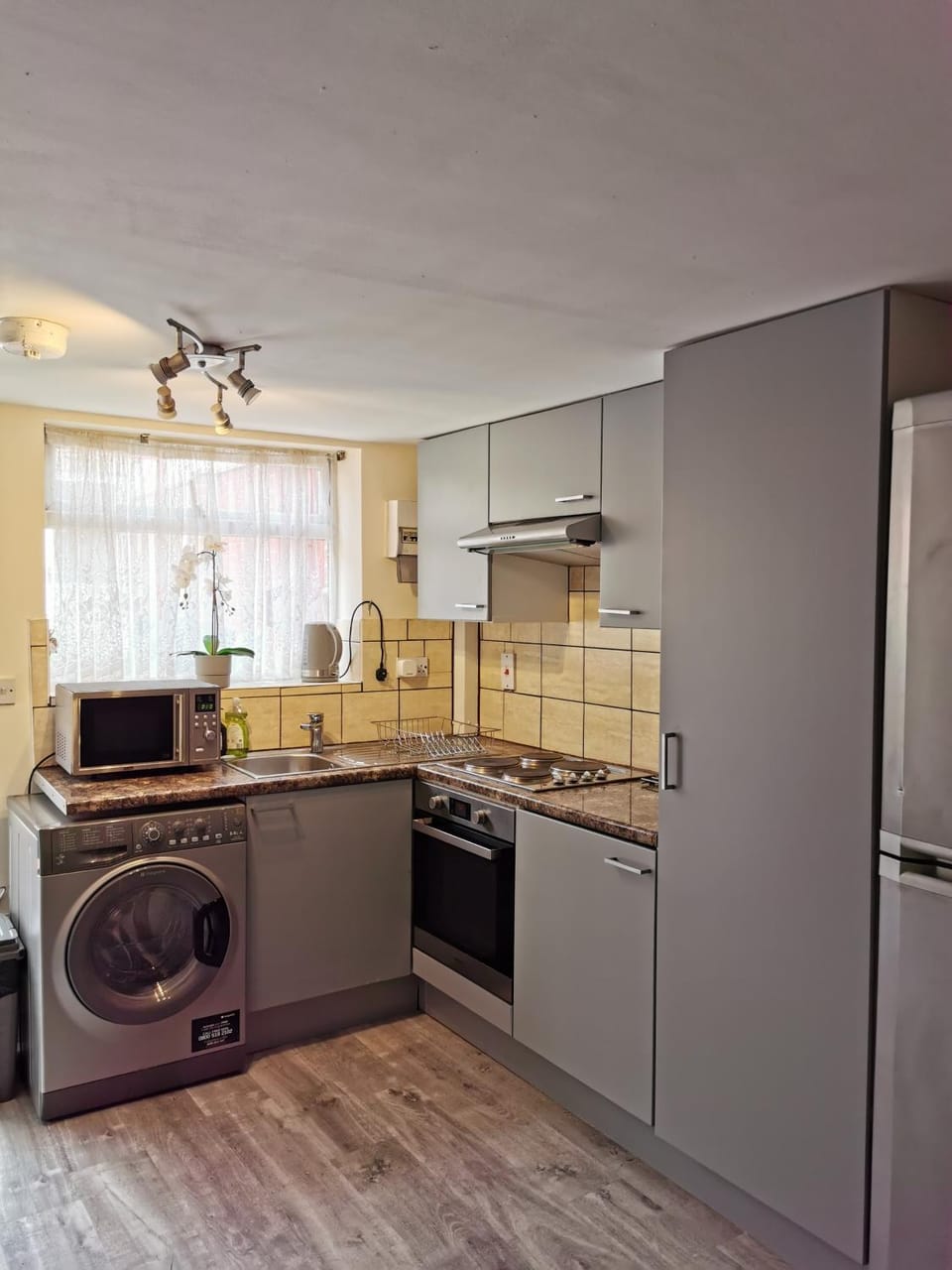 Palaz 1 - 2 Bedroom Garden Flat Apartment in London