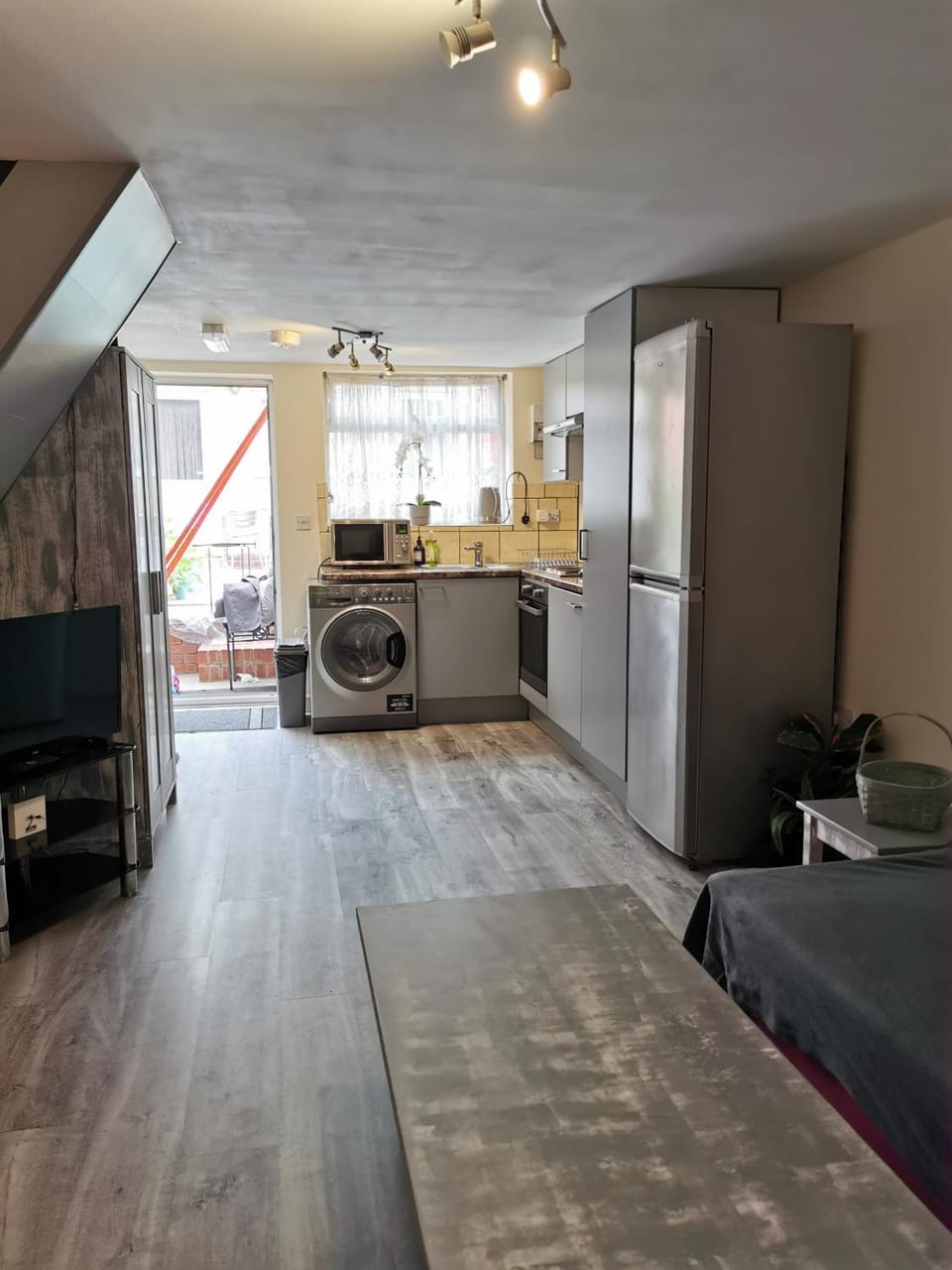 Palaz 1 - 2 Bedroom Garden Flat Apartment in London