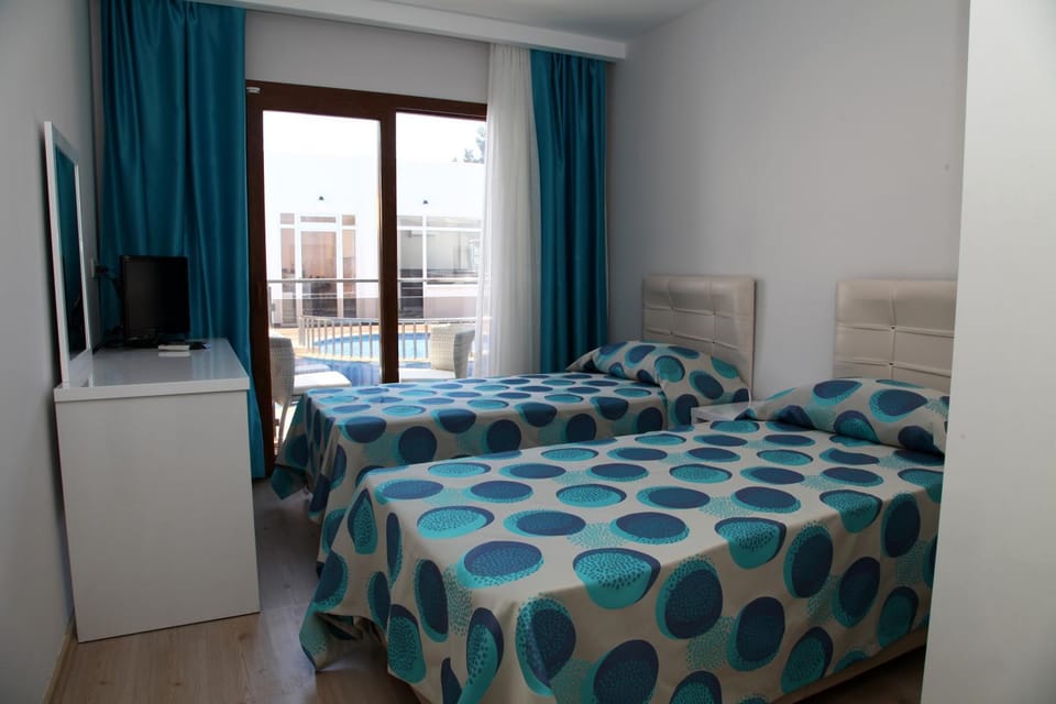 Day, Photo of the whole room