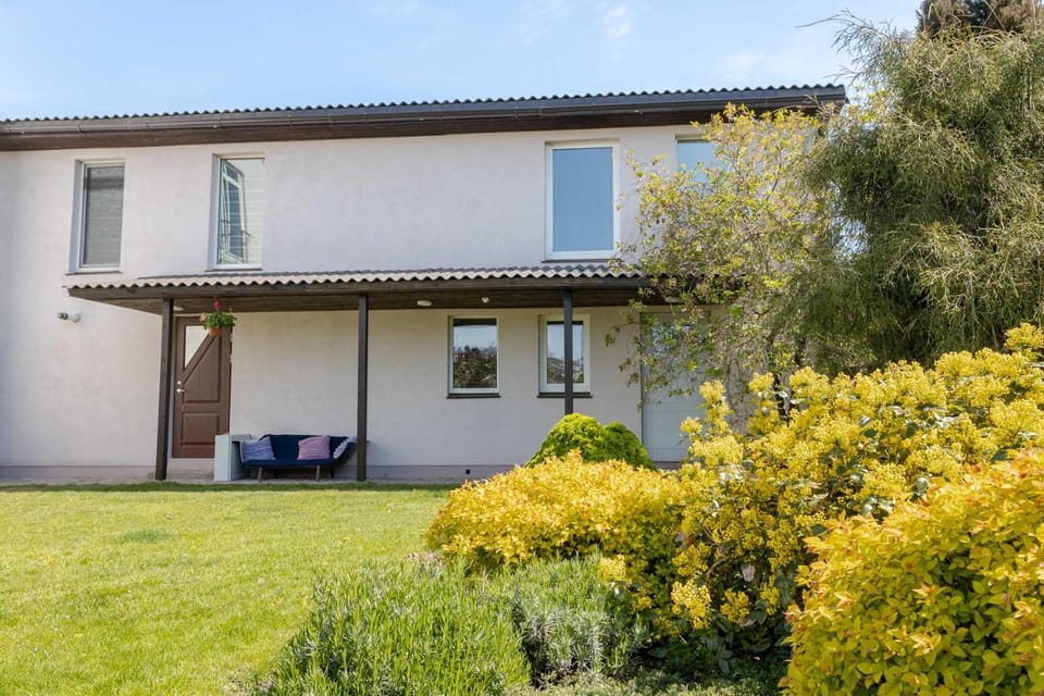 Property building, Facade/entrance, Garden, Garden view