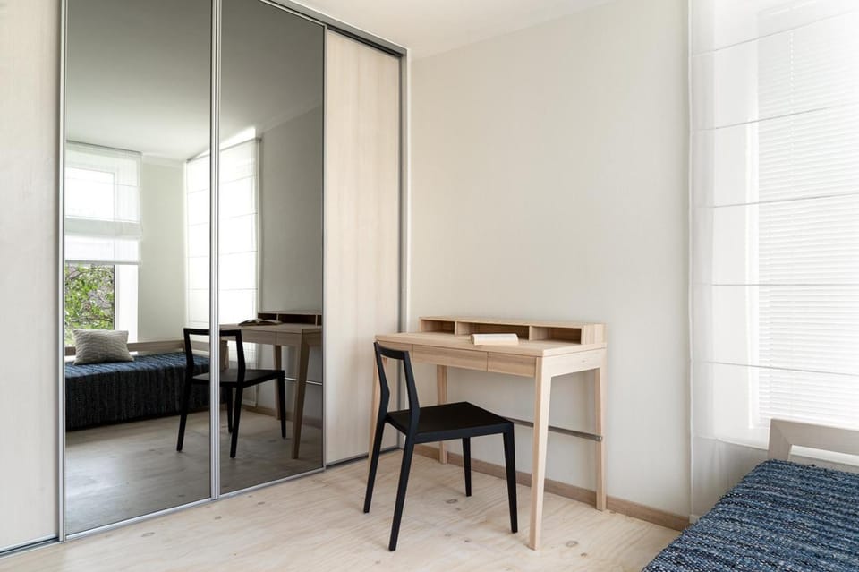 Bed, Seating area, Bedroom