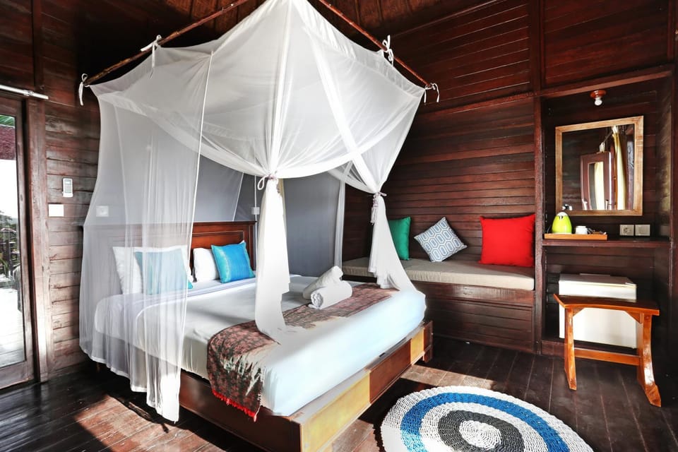 Bed, Day, Coffee/tea facilities, Photo of the whole room, Decorative detail, Bedroom