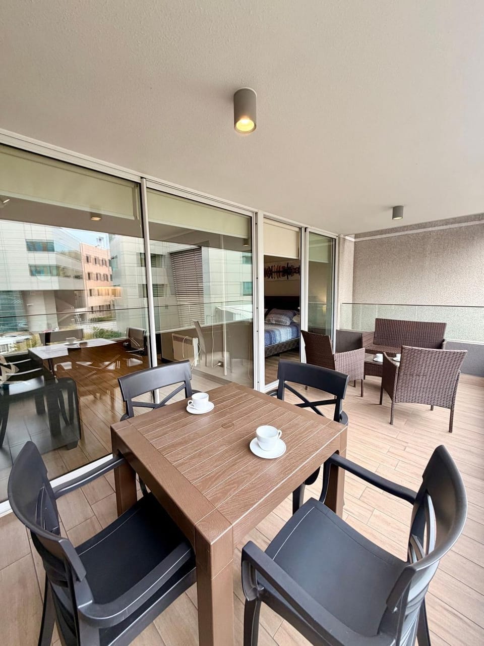 A pasos de Clinica - Parking - Cama King - Wifi Apartment in Las Condes