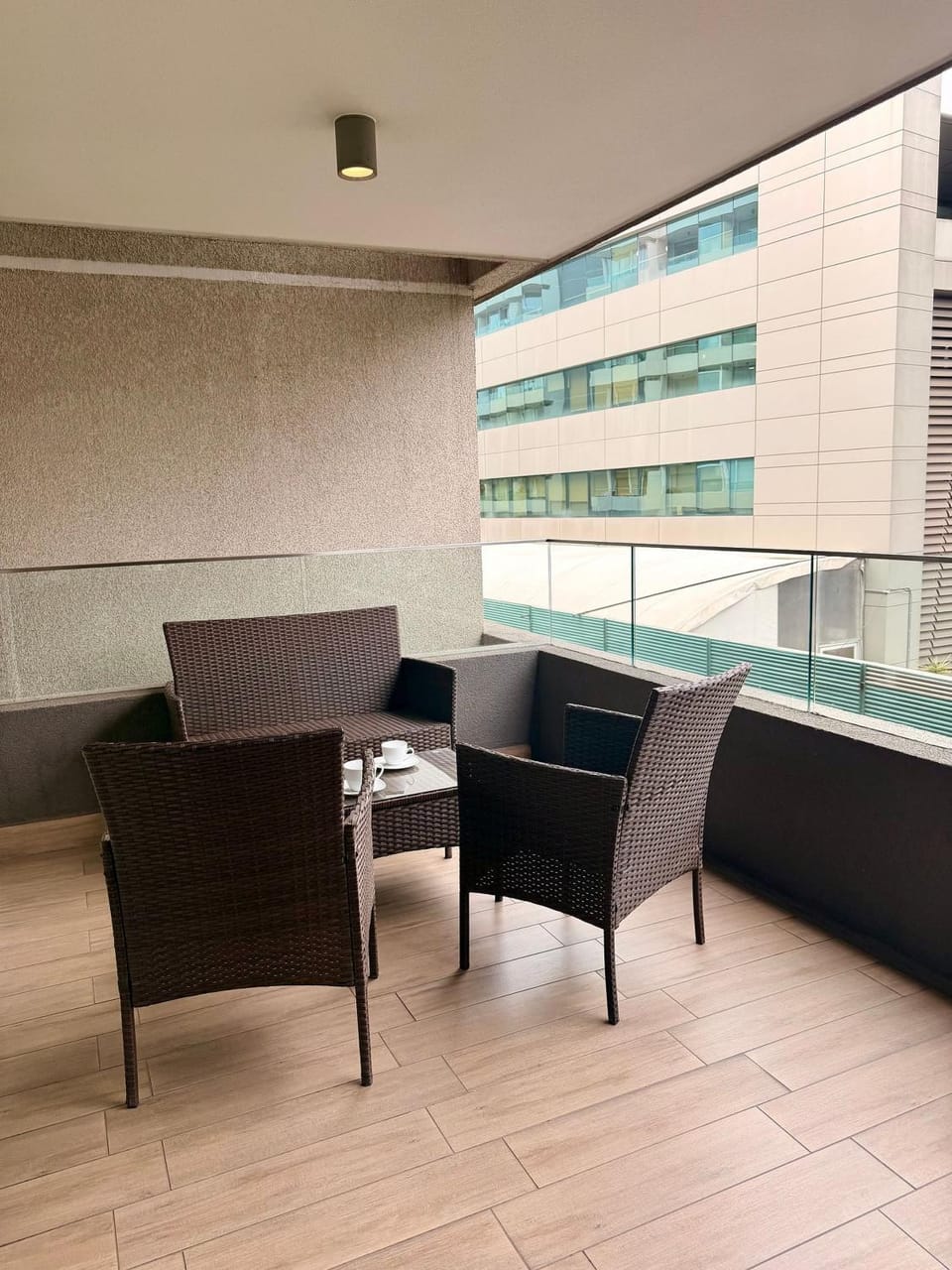 A pasos de Clinica - Parking - Cama King - Wifi Apartment in Las Condes