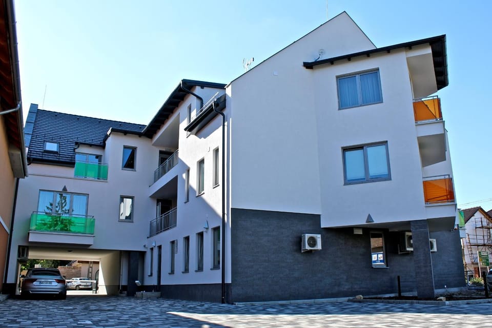 Property building, Neighbourhood