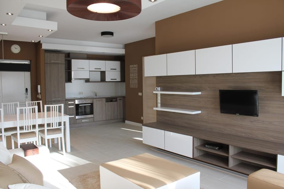 Communal lounge/ TV room, Kitchen or kitchenette, Living room, Dining area