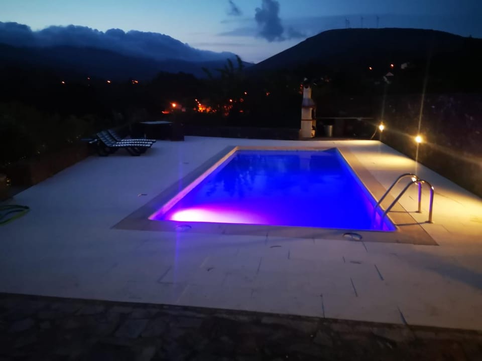 Property building, Spring, Night, BBQ facilities, Photo of the whole room, On site, Mountain view, Pool view, Swimming pool, Swimming pool, Swimming pool, Sunset