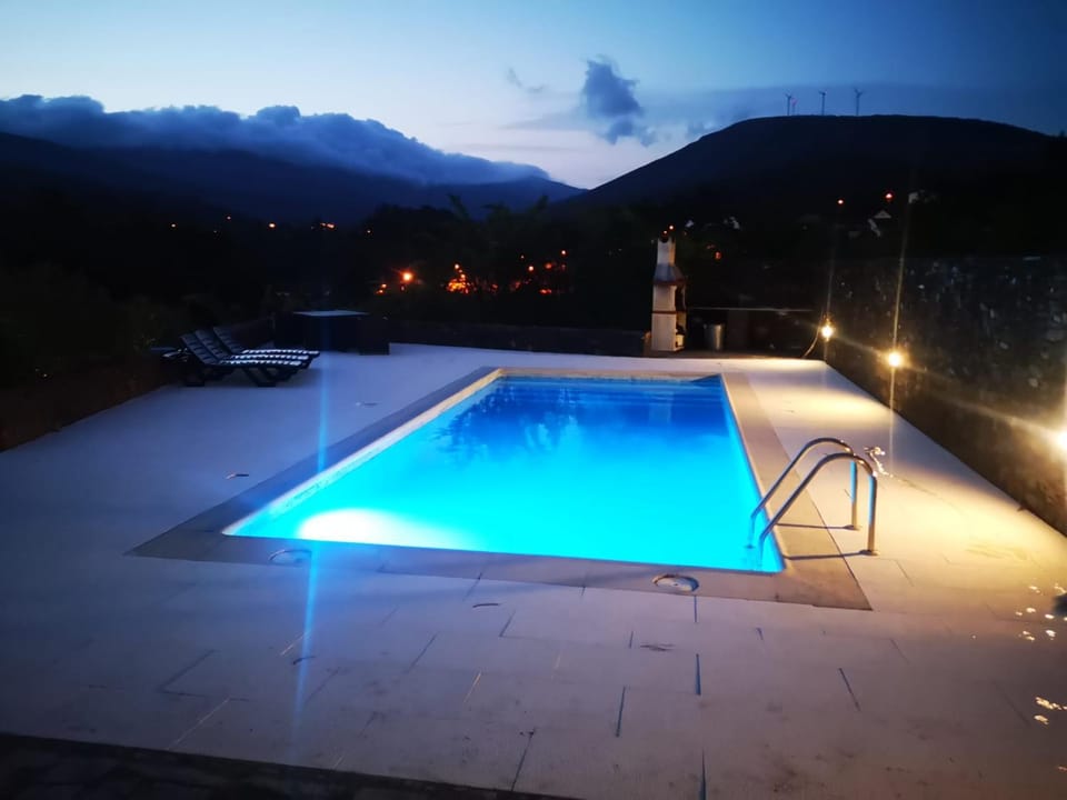 Spring, Other, Decorative detail, Decorative detail, On site, Mountain view, Mountain view, Pool view, Pool view, Swimming pool, Sunset