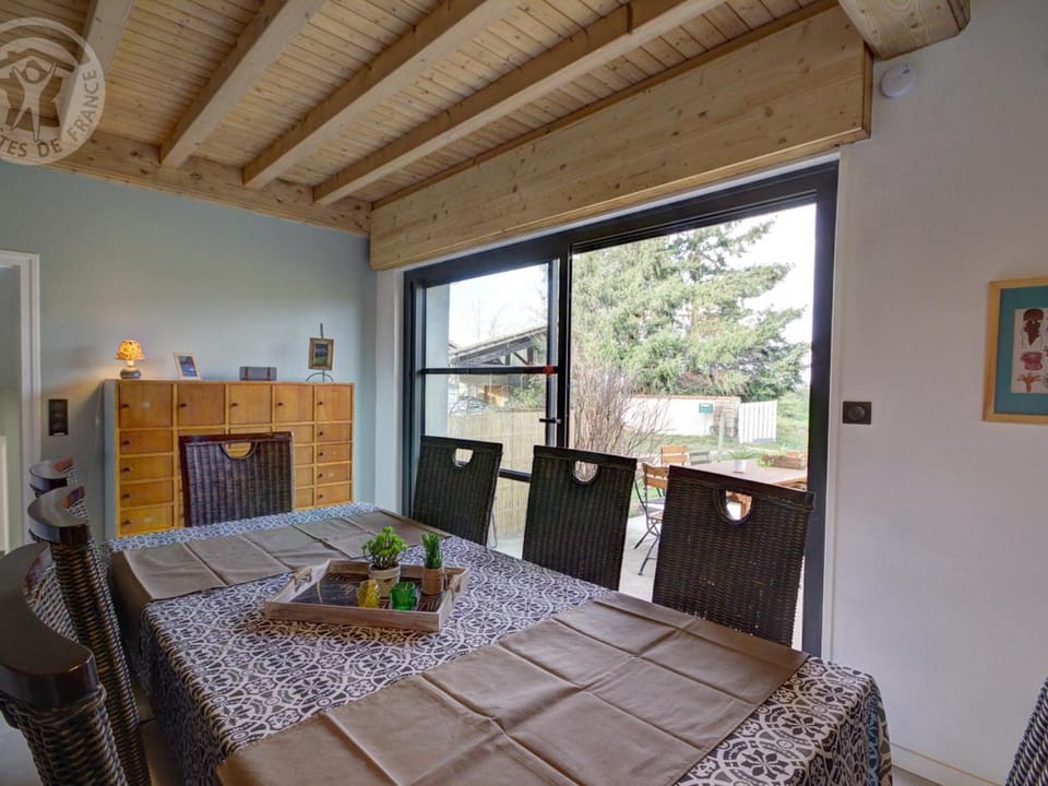 Maison lumineuse avec jardin clos et cheminée, idéale pour familles et amis - FR-1-496-195 House in Saint-Étienne