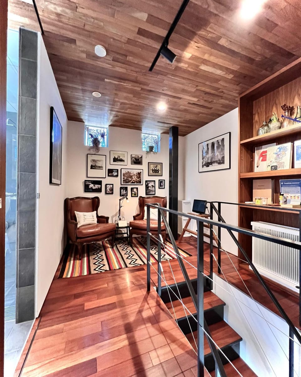 Living room, Seating area