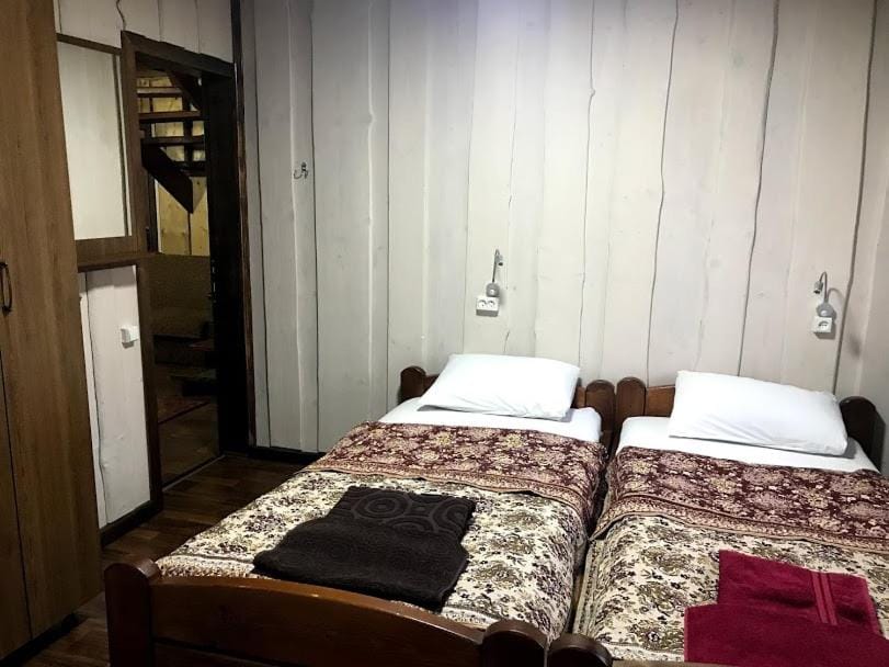 Bed, Photo of the whole room, Mountain view, Street view, Inner courtyard view, internet, locker, towels, wardrobe