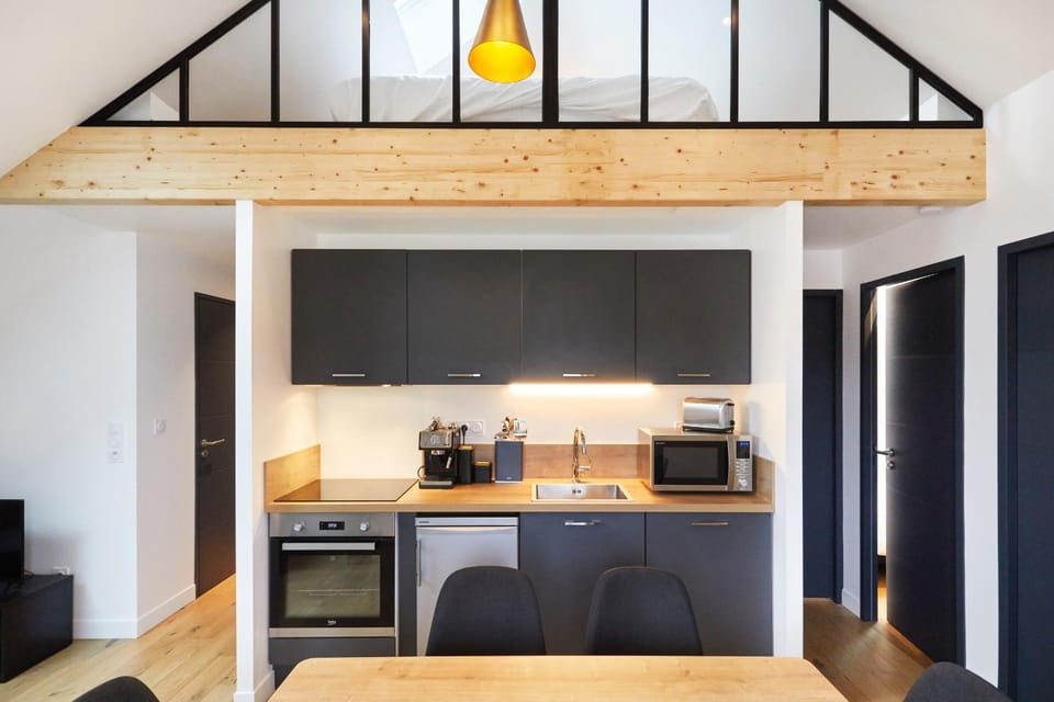 Coffee/tea facilities, Kitchen or kitchenette, Dining area