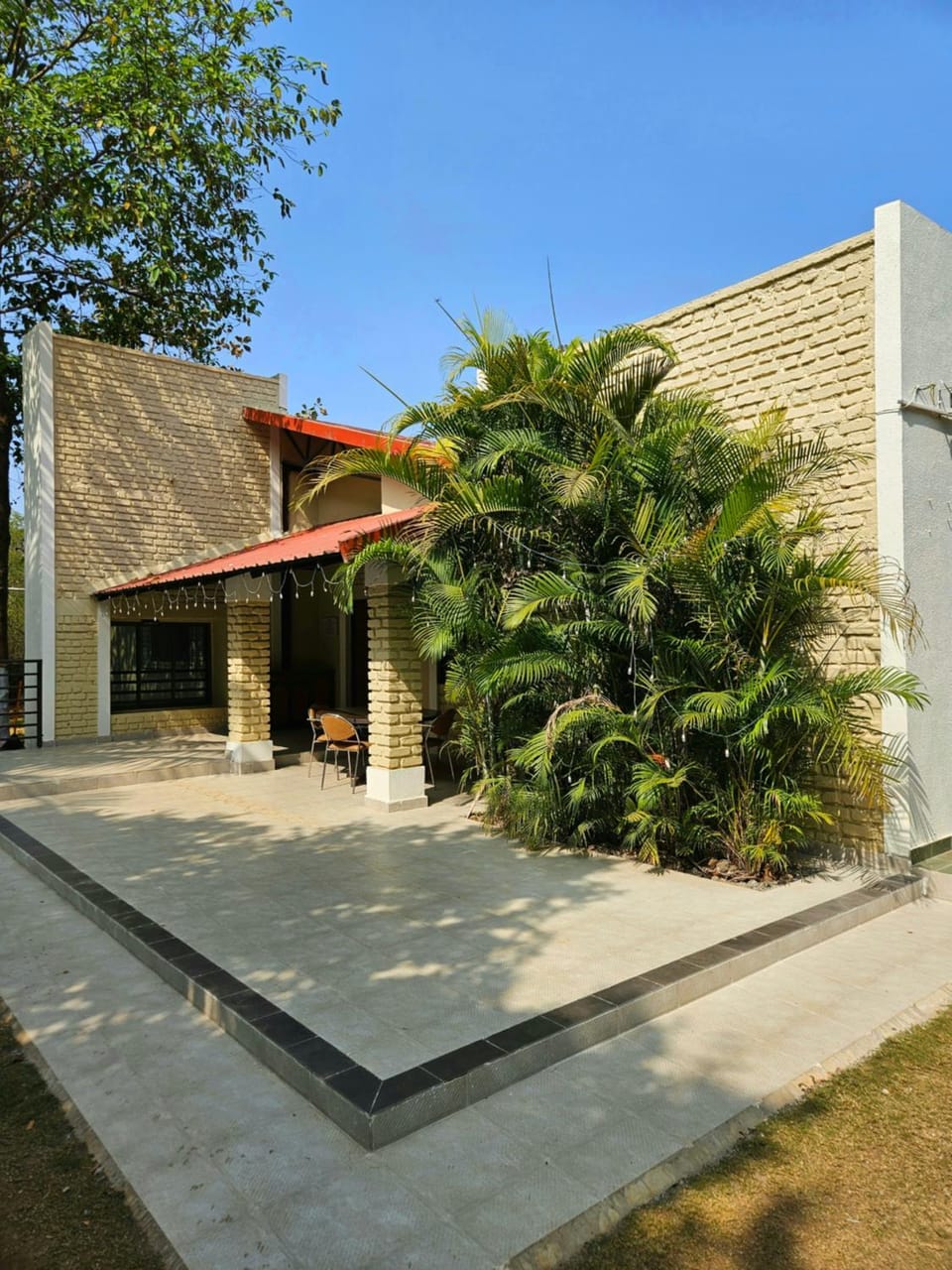 Property building, Day, Garden, Garden view