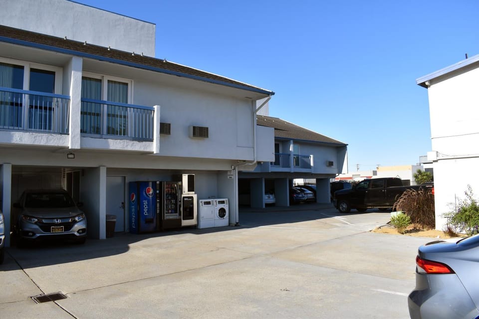 Property building, Day, Parking